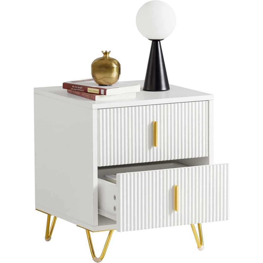 Chevet en bois gris clair caractere boheme